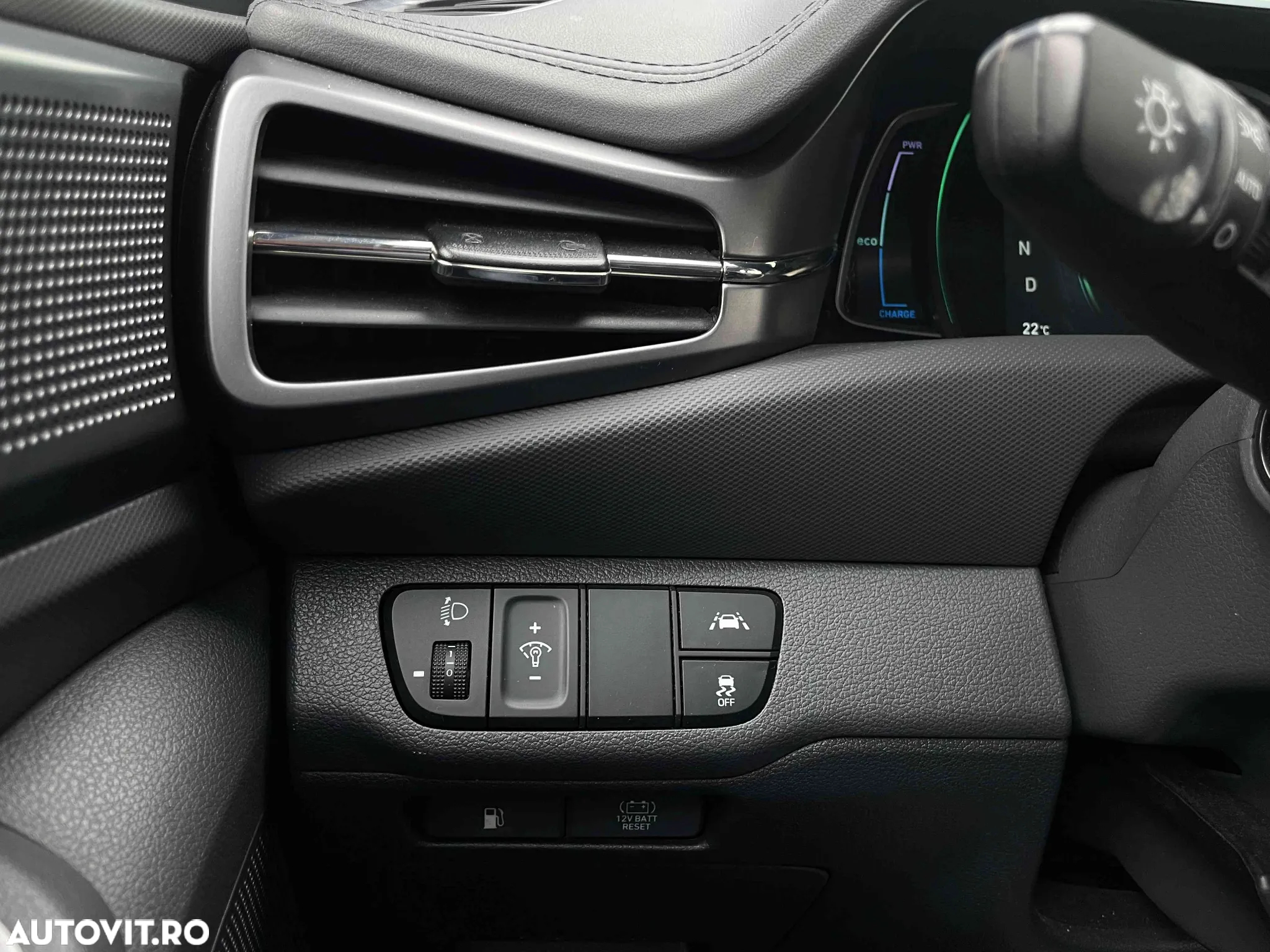 Hyundai IONIQ - 10