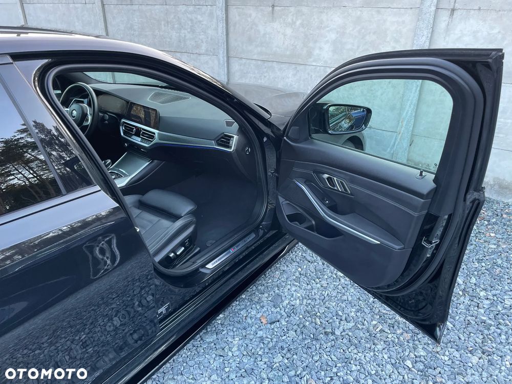 BMW Seria 3 320d xDrive M Sport Shadow - 22
