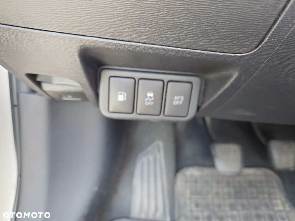 Toyota Avensis 1.8 Premium - 27