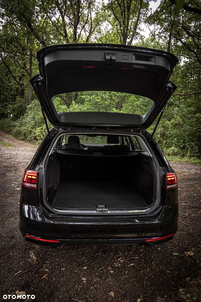 Volkswagen Passat Variant 2.0 TDI SCR DSG Elegance - 14