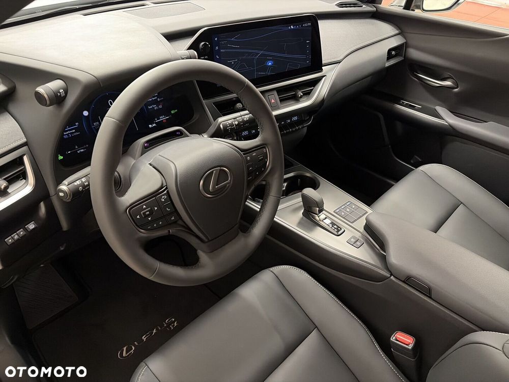 Lexus UX 300h F Sport Design - 11