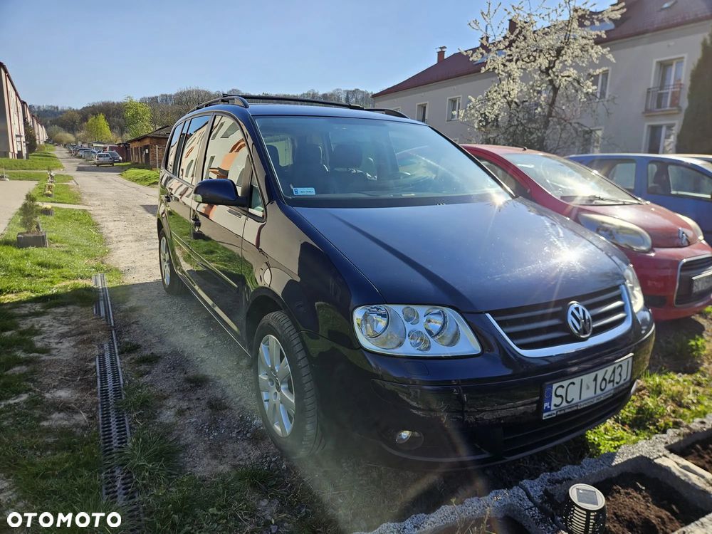 Volkswagen Touran - 1