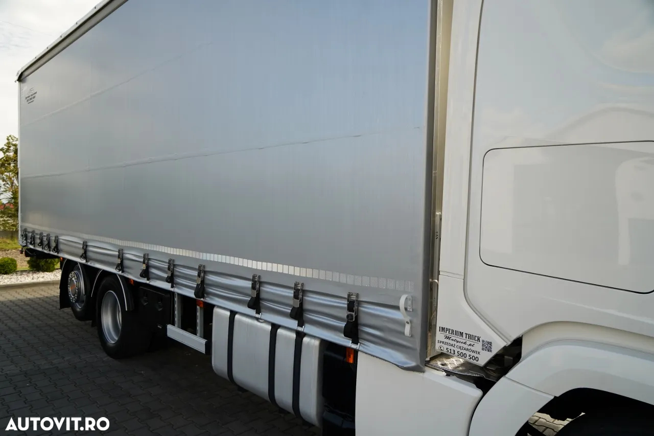 Scania R 450 / MEGA / 6x2 / CORTINĂ - 8,2 m / SOLO / PUNTE RIDICATĂ / PODEA REZISTENTĂ / NAVI / - 16