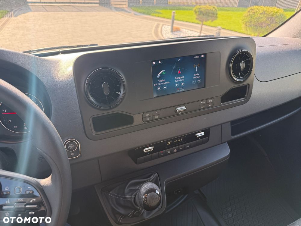 Mercedes-Benz Sprinter - 14