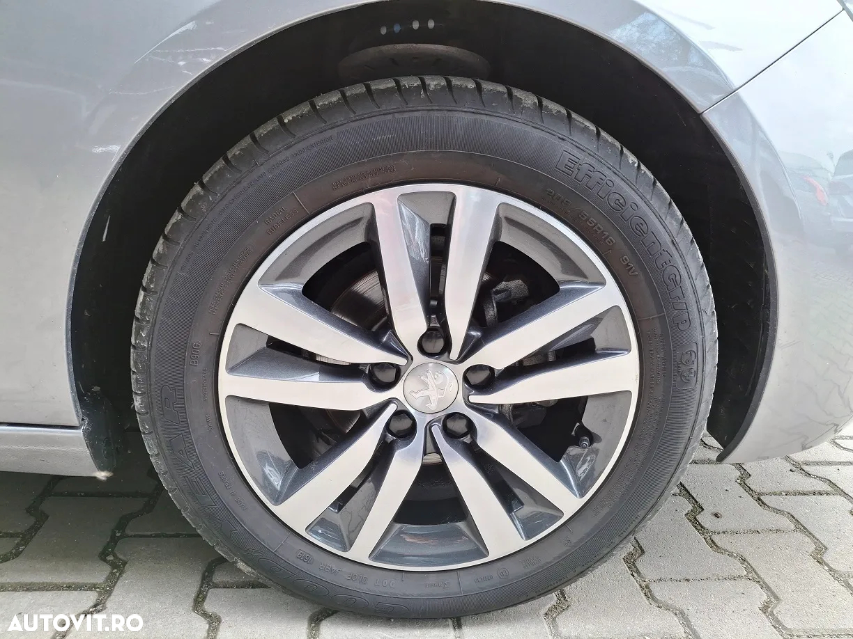Peugeot 308 1.2 L PureTech Turbo S&S Allure - 22