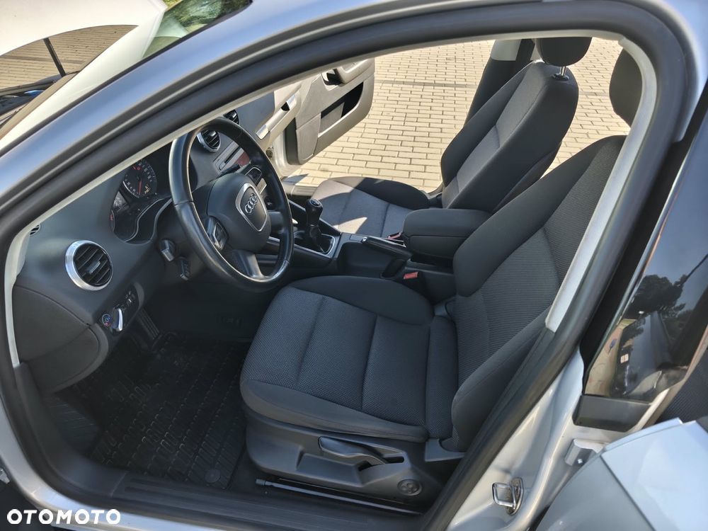 Audi A3 Sportback 1.6 Ambiente - 17