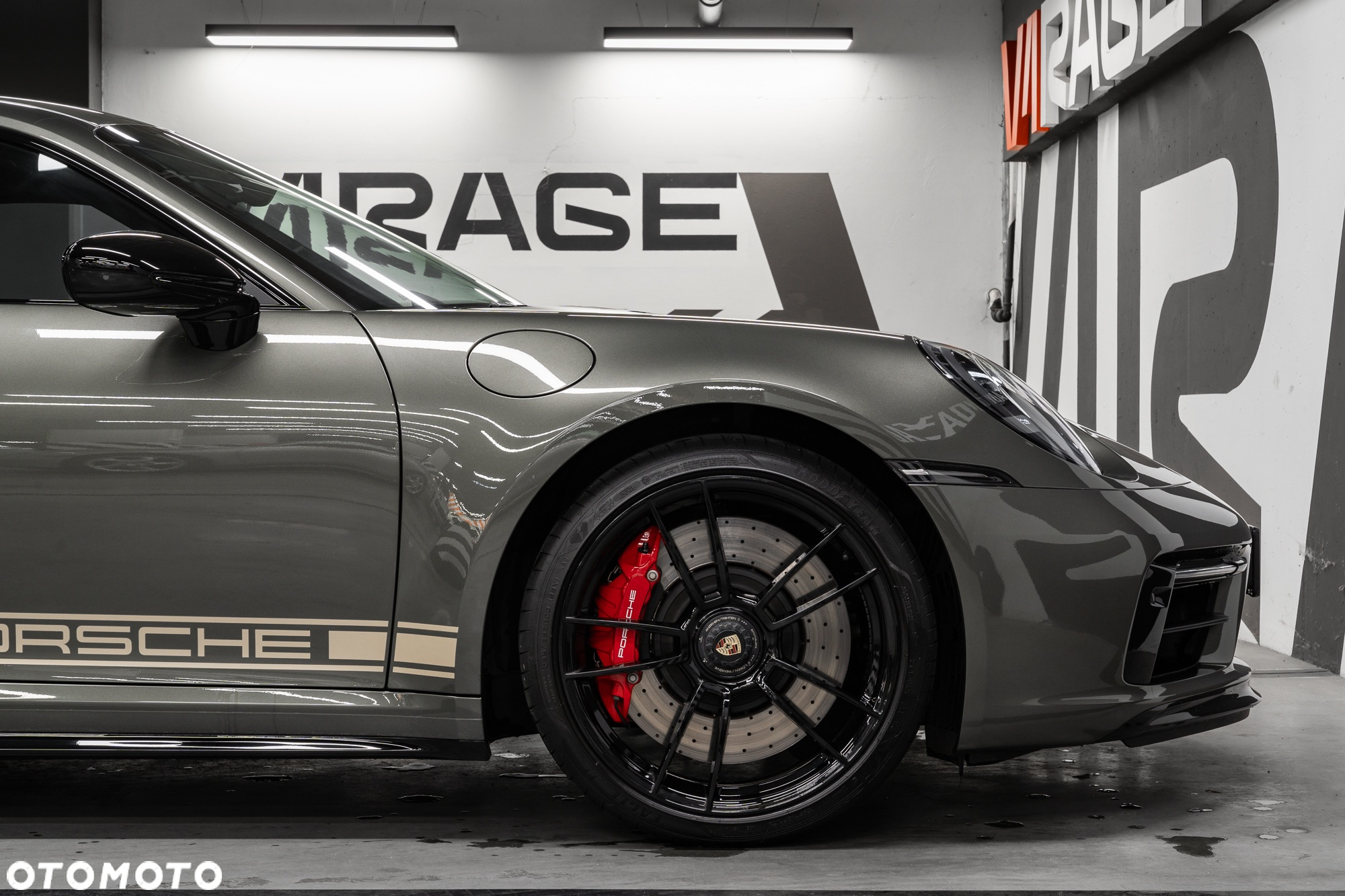 Porsche 911 Carrera 4 GTS - 24