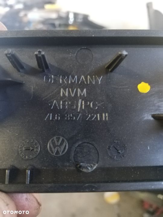 Listwa uchwyt dekor konsoli VW Touareg 7L6857221H - 3