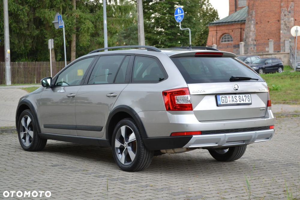 Skoda Octavia Combi 2.0 TDI 4x4 DSG Scout - 16