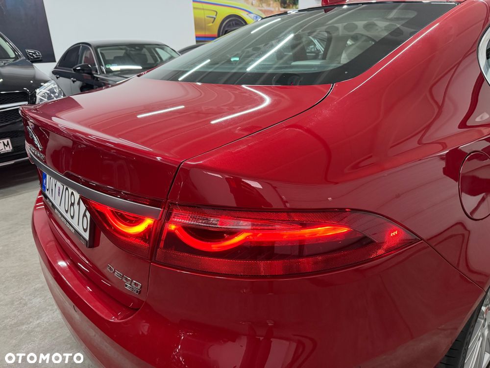 Jaguar XF 2.0 D200 mHEV AWD R-Dynamic SE - 17