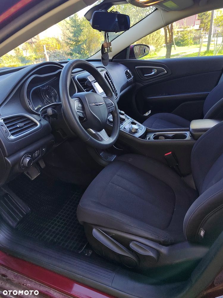 Chrysler 200 - 9