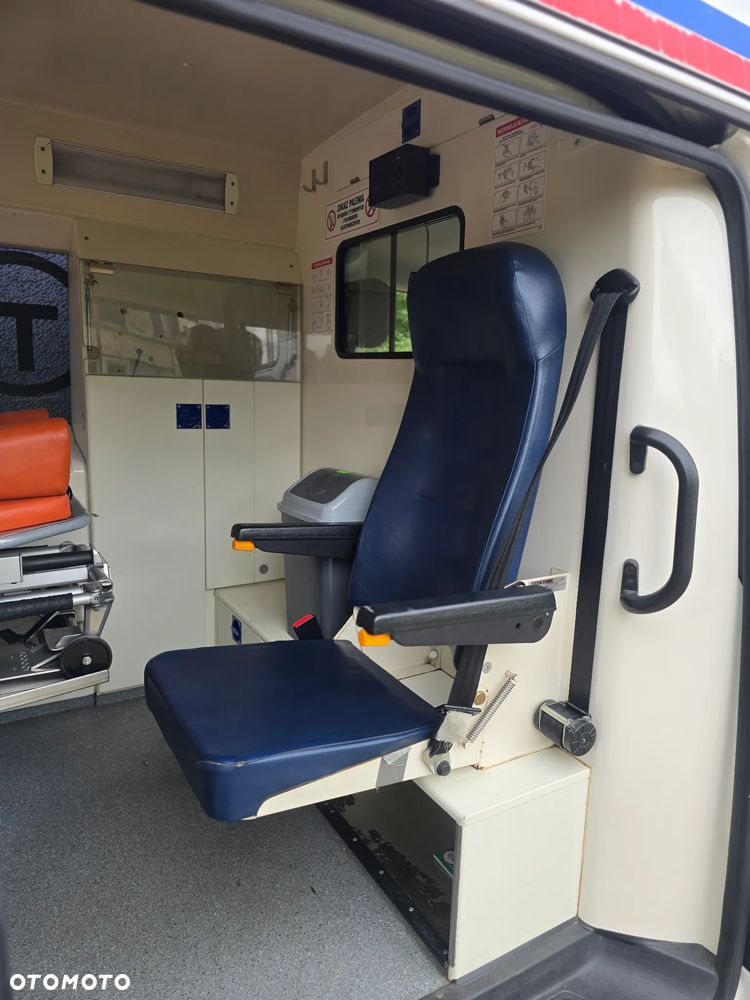 Volkswagen Transporter 2.0 TDi Karetka Ambulans Nosze - 9
