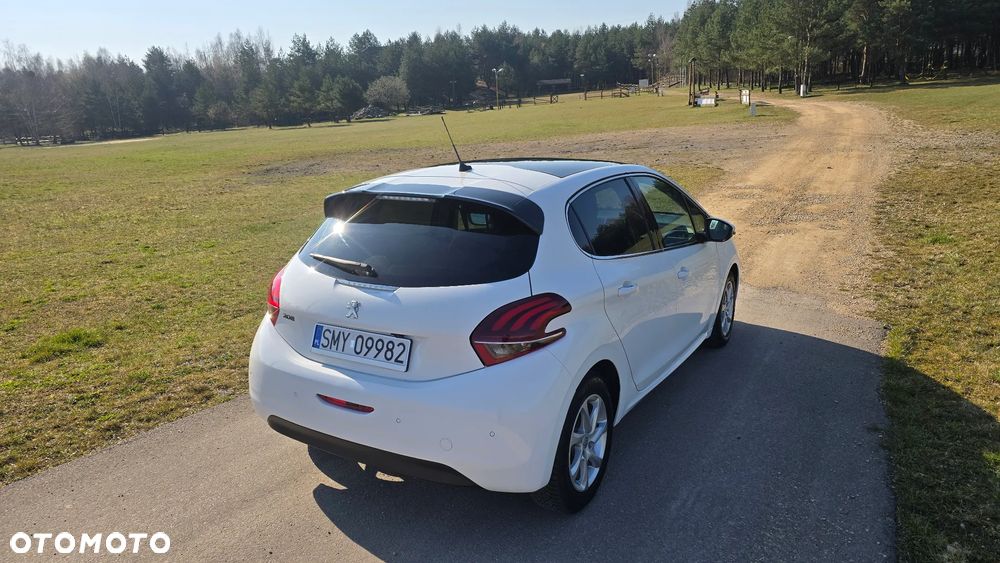 Peugeot 208 1.2 PureTech Allure - 15