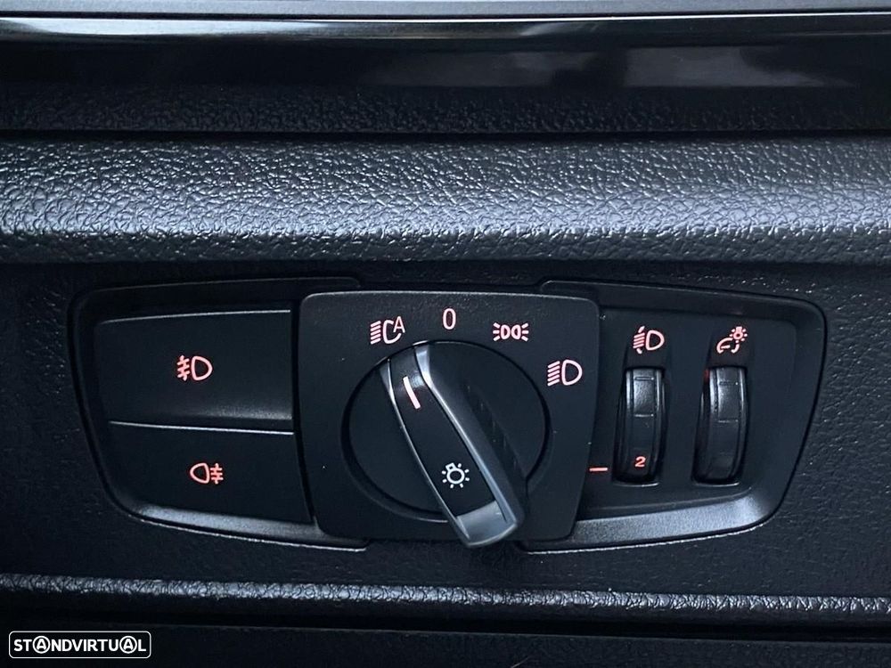 BMW 116 d Pack M - 32