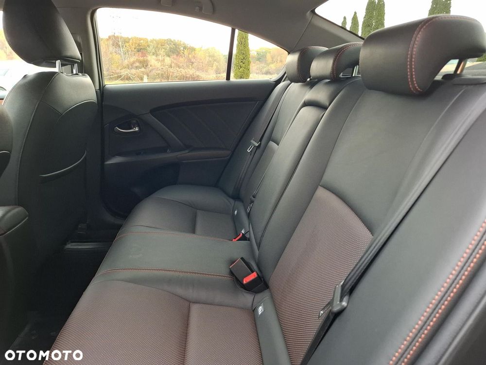 Toyota Avensis - 11