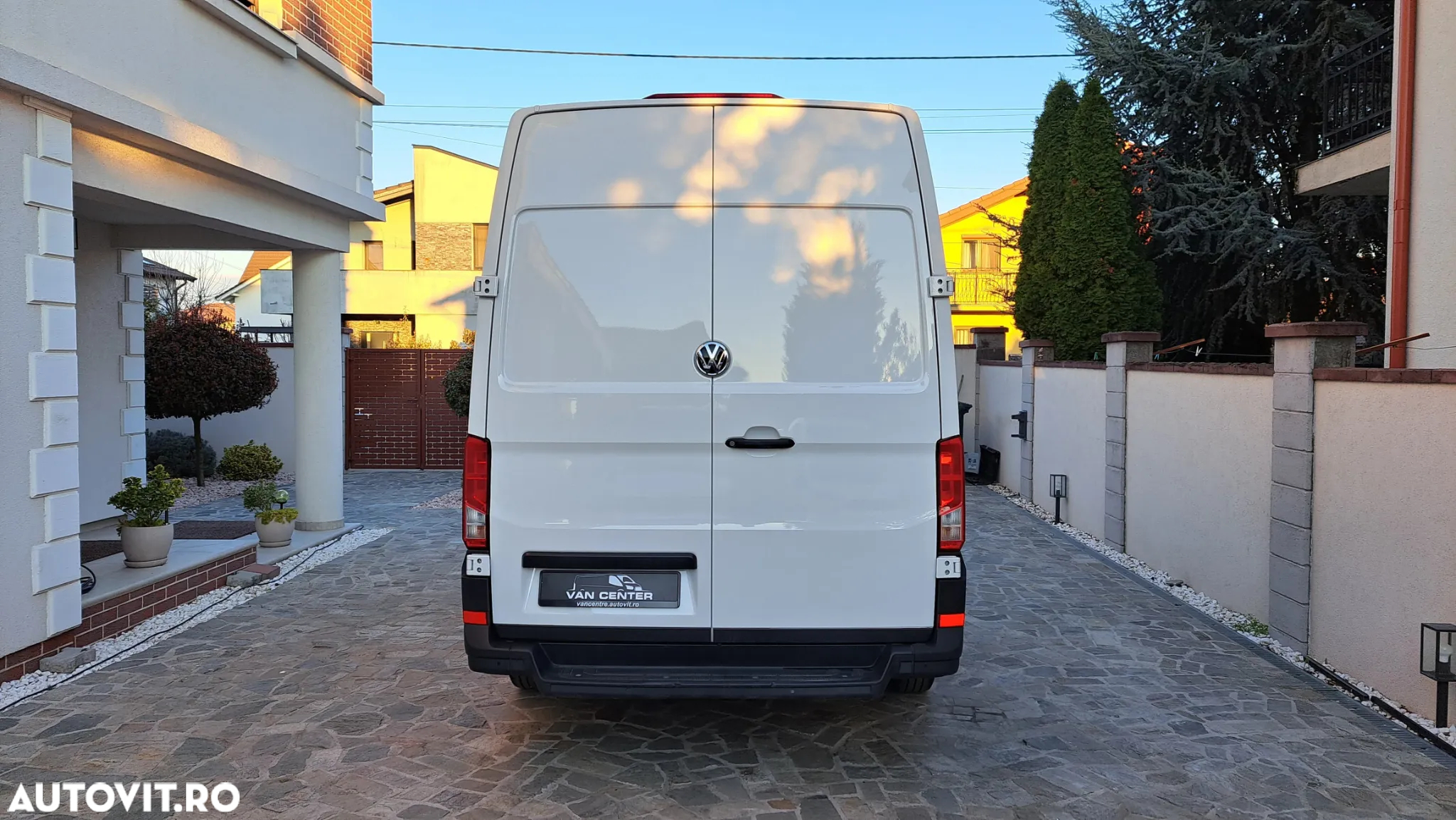 Volkswagen CRAFTER VAN L3H3 BUSINESS LINE FWD - 6