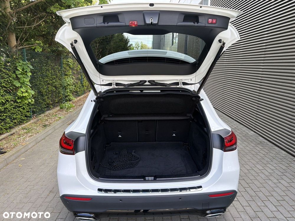 Mercedes-Benz GLA 180 Progressive - 18