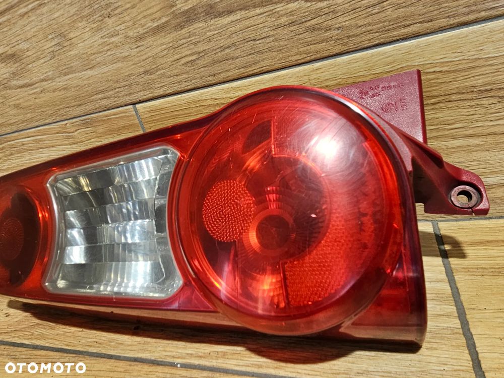 Peugeot Partner II Lampa Prawa Tył - 4