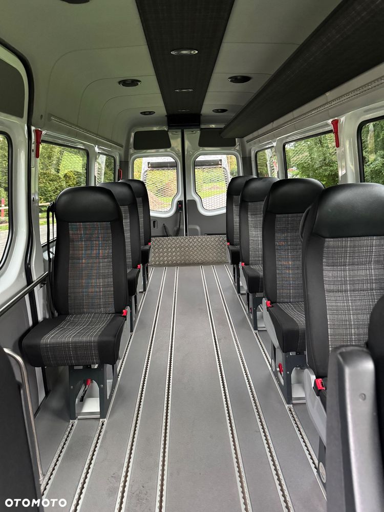 Mercedes-Benz Sprinter - 15