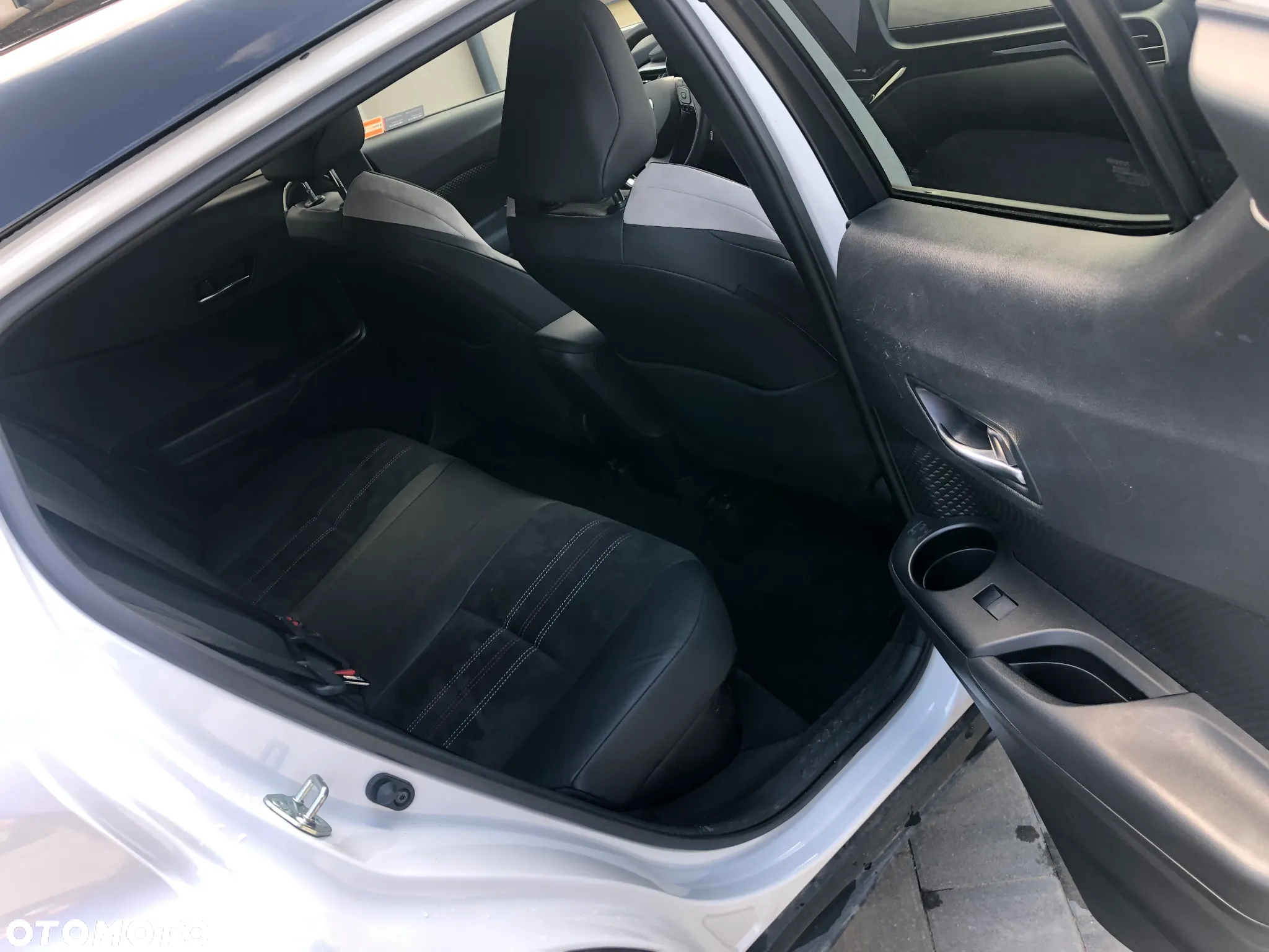 Toyota C-HR 2.0 Hybrid GR Sport - 12