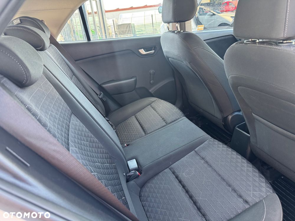 Kia Rio 1.2 M - 11