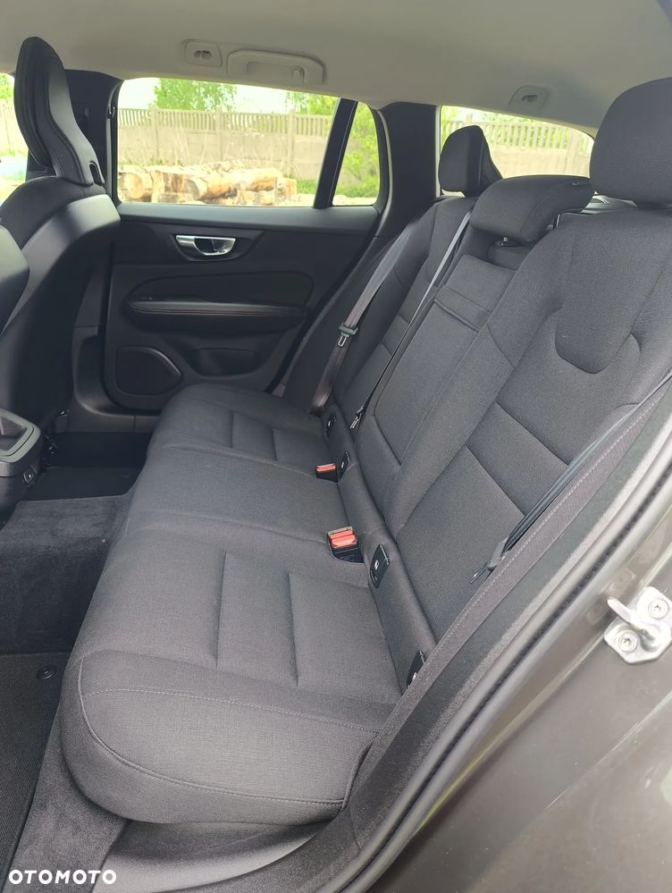 Volvo V60 B3 B Momentum - 23