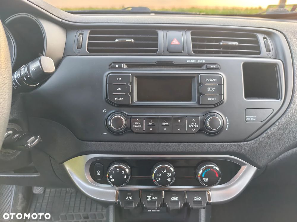 Kia Rio 1.2 Edition 7 - 12