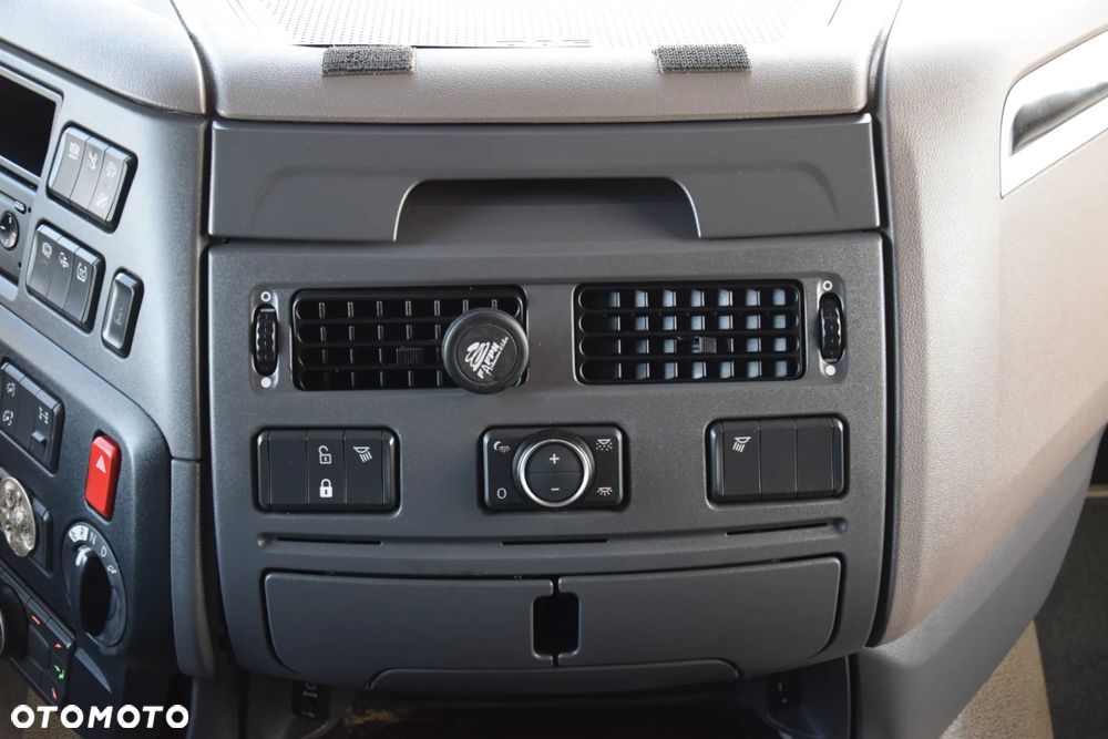 DAF XF530 / SUPER SPACE CAB / HYDRAULIKA / RETARDER / KLIMATYZACJA POSTOJOWA / ACC / NAWIGACJA / KLIMA / LEDY / FULL SPILERY / FULL OPCJA / WERSJA PREMIUM / SERWISOWANY / SPROWADZONY - 32