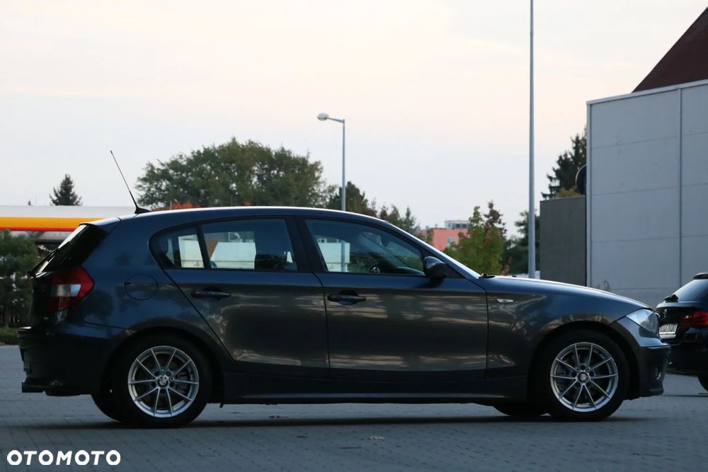 BMW Seria 1 120i - 27