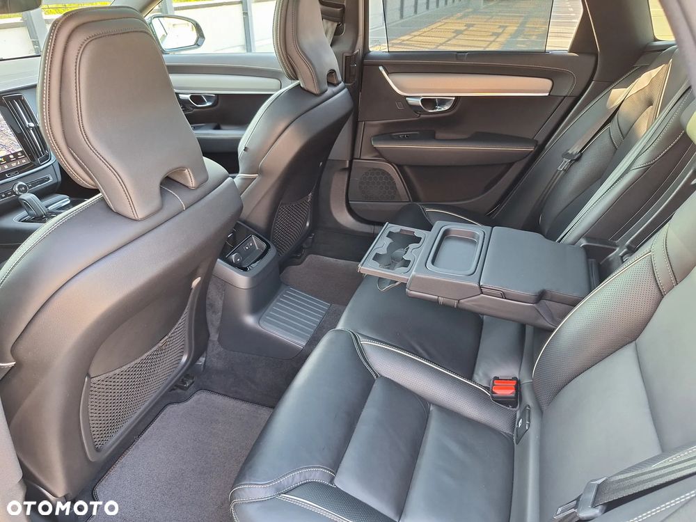 Volvo V90 T8 AWD Plug-In Hybrid R-Design - 22