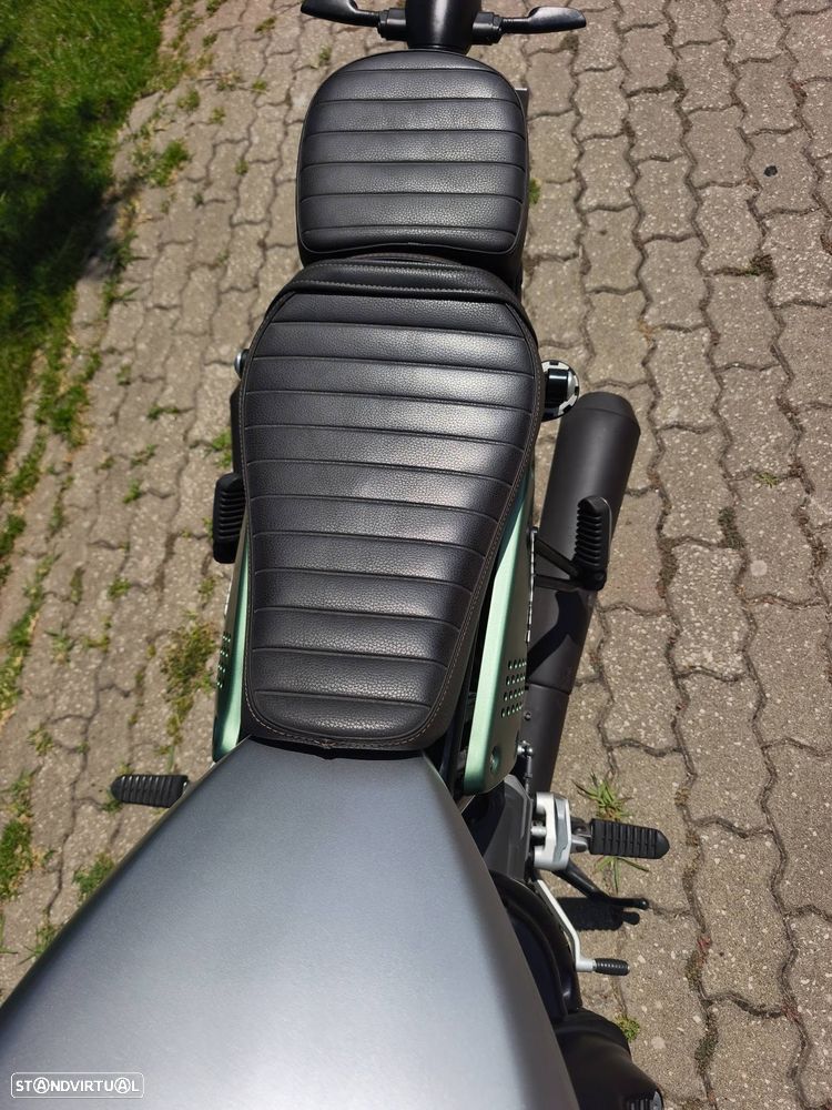 Moto Guzzi V9 Bobber - 11