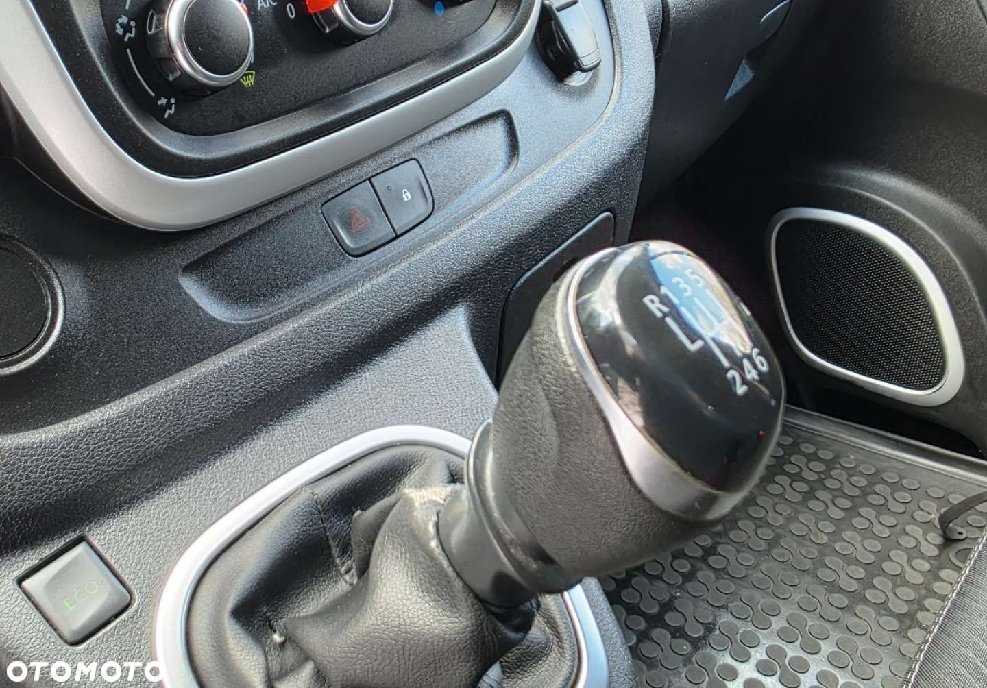 Renault Trafic - 14