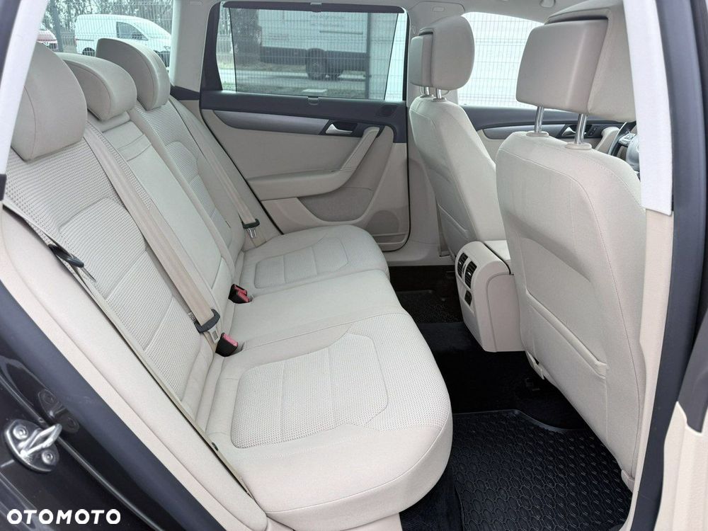 Volkswagen Passat - 34