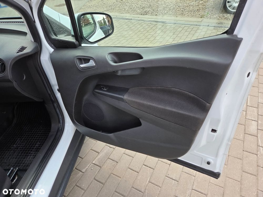 Ford Transit Courier - 20