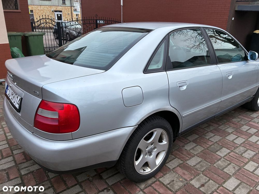 Audi A4 Limousine 1.6 - 4