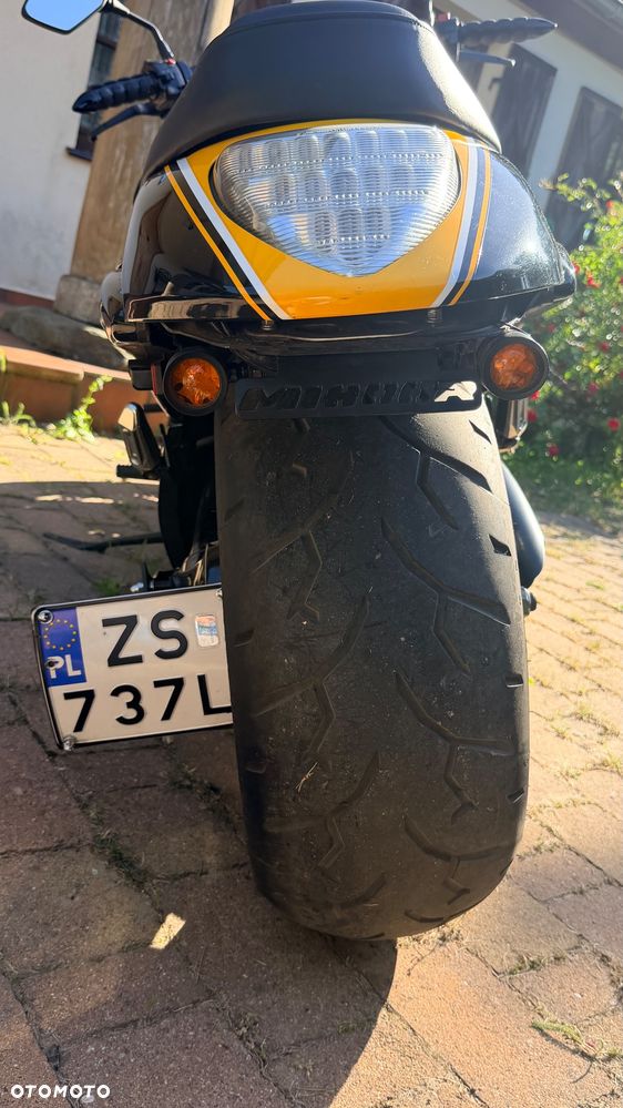 Suzuki Intruder - 16