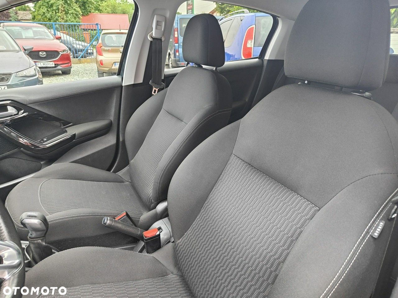 Peugeot 208 - 12