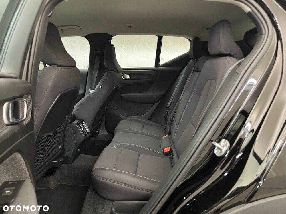 Volvo XC 40 T3 Momentum - 28