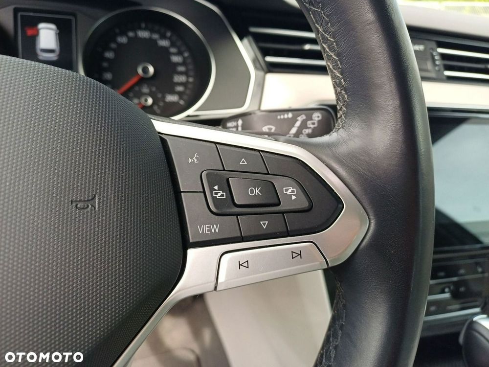 Volkswagen Passat - 25