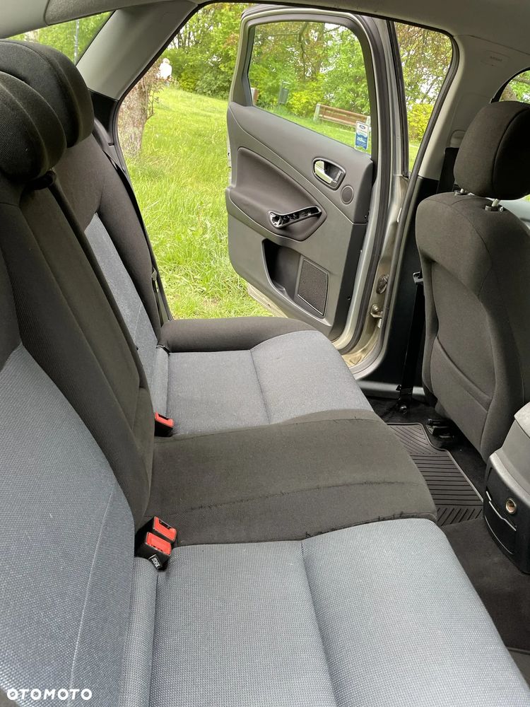 Ford Mondeo - 8