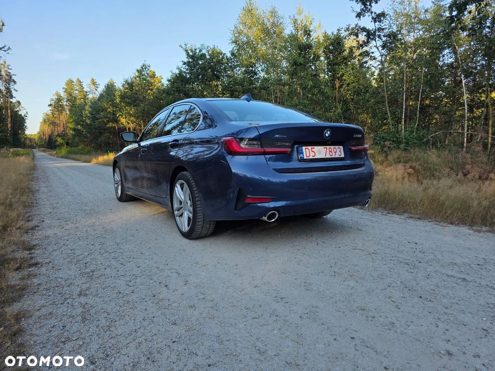 BMW Seria 3 330i Sport Line - 2