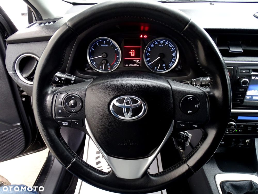 Toyota Auris 1.6 Executive - 17