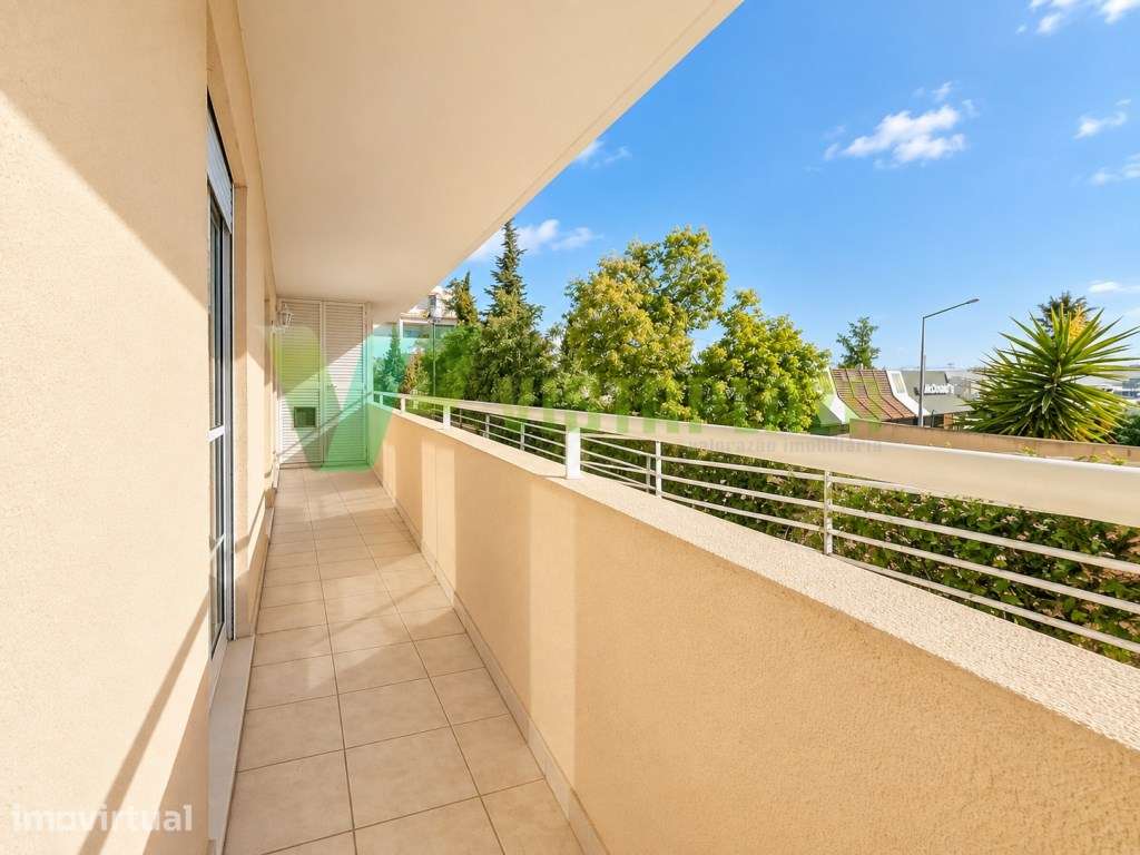 Apartamento T2 com Piscina, garagem e arrecadação, no Rotunda Park,... - Grande imagem: 4/23