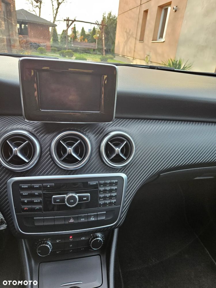 Mercedes-Benz Klasa A 180 AMG Line - 19