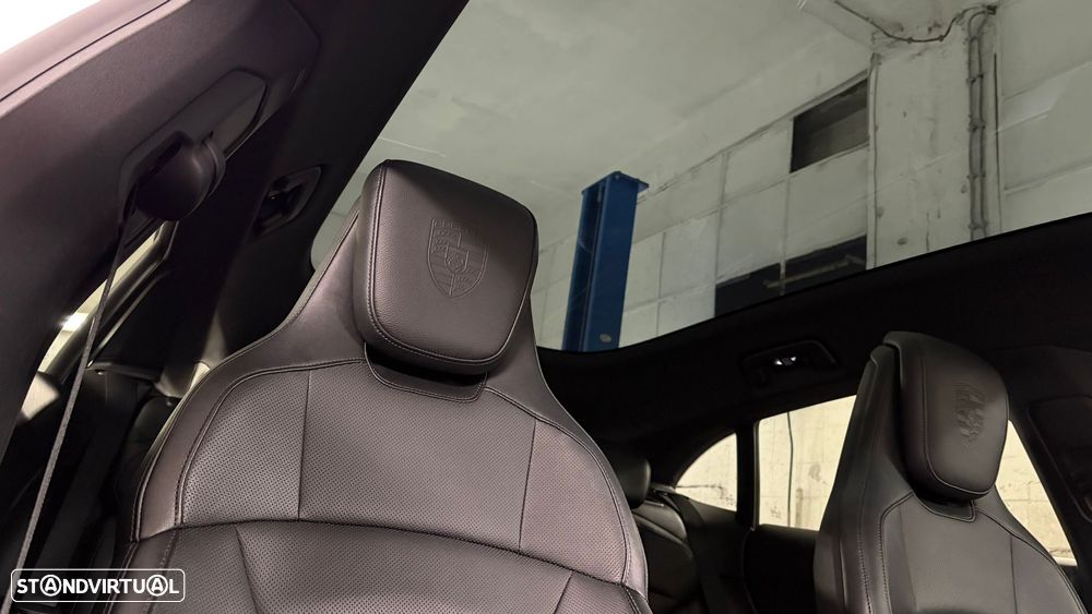 Porsche Taycan Sport Turismo - 12