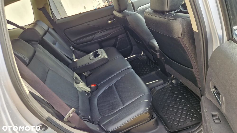 Mitsubishi Outlander 2.0 4WD Top - 39