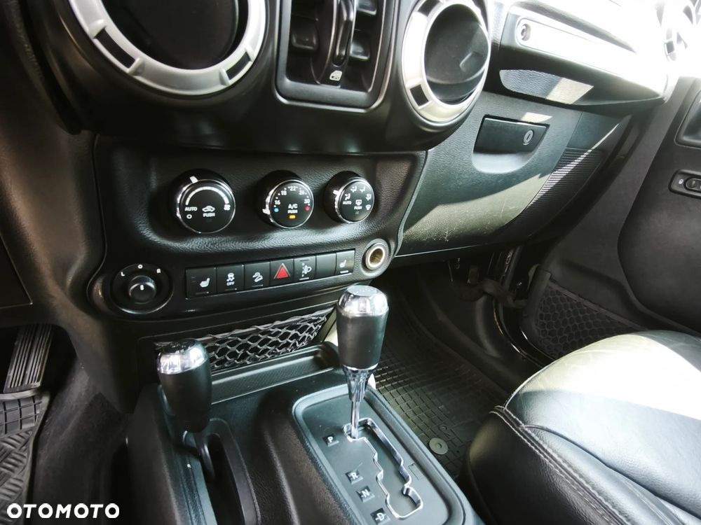 Jeep Wrangler 3.6 Unlim Sahara EU6 - 28