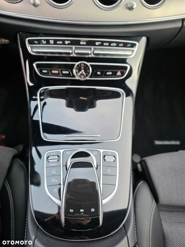Mercedes-Benz Klasa E 220 d 4-Matic 9G-TRONIC - 11