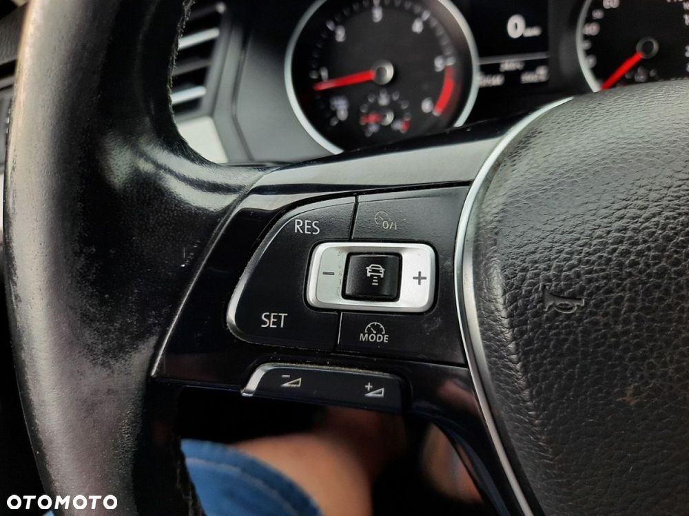 Volkswagen Passat - 25