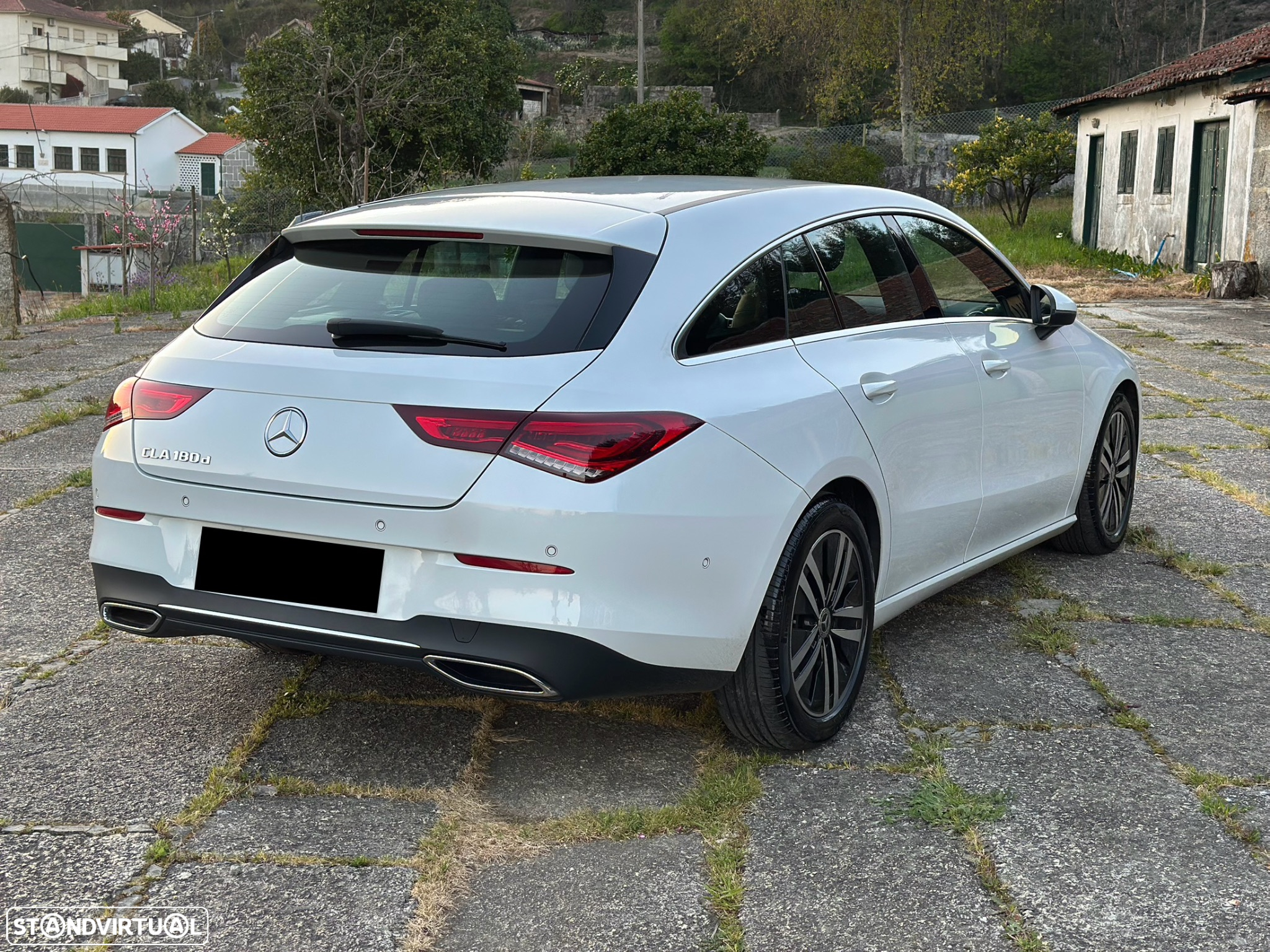 Mercedes-Benz CLA 180 d Shooting Brake Style Plus - 4